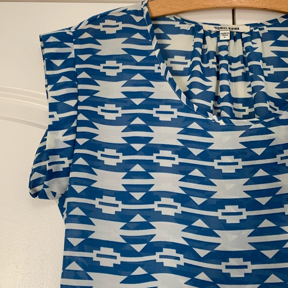 ❤️Daniel Rainn Blouse Aztec Blue White Top S - Picture 2 of 7